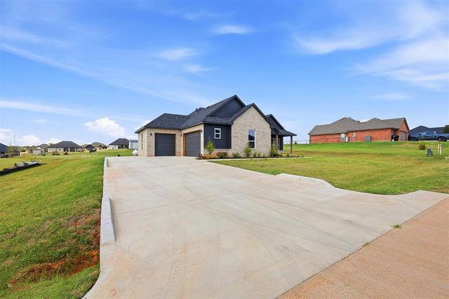 2436 Canyon Circle, Blanchard, OK 73010