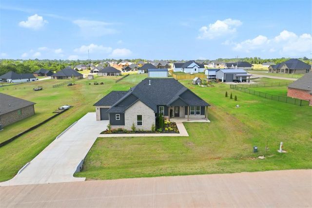 2436 Canyon Circle, Blanchard, OK 73010