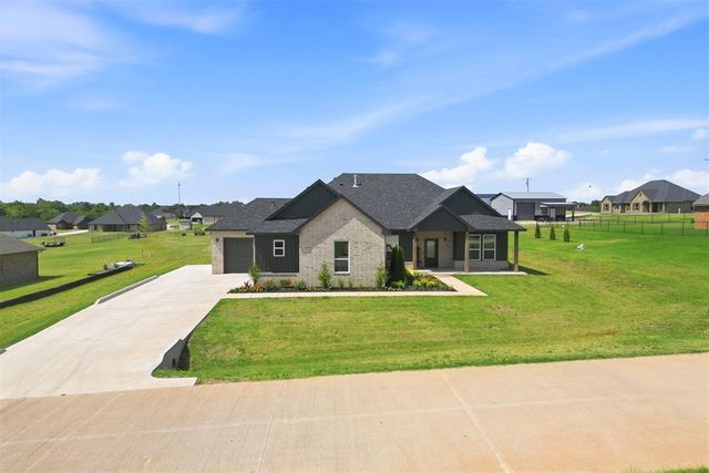 2436 Canyon Circle, Blanchard, OK 73010