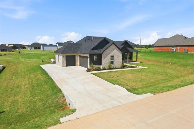 2436 Canyon Circle, Blanchard, OK 73010