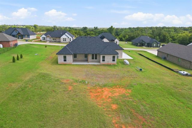 2436 Canyon Circle, Blanchard, OK 73010