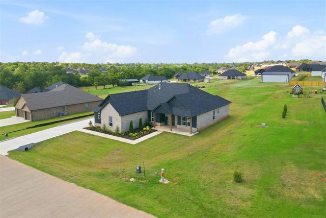 2436 Canyon Circle, Blanchard, OK 73010