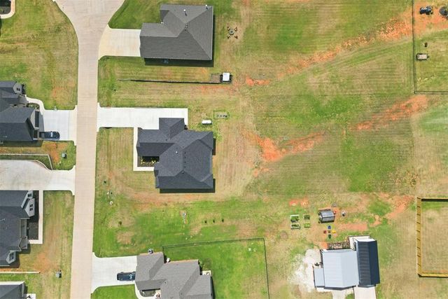 2436 Canyon Circle, Blanchard, OK 73010
