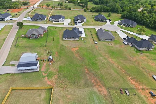 2436 Canyon Circle, Blanchard, OK 73010