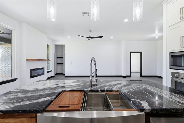 2436 Canyon Circle, Blanchard, OK 73010