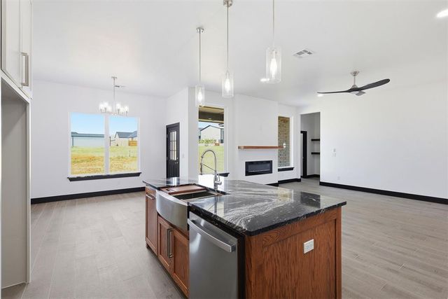2436 Canyon Circle, Blanchard, OK 73010