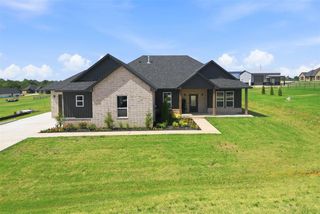 2436 Canyon Circle, Blanchard, OK 73010