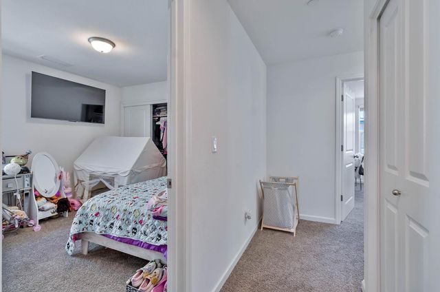 915 Winchell Way W, Madera, CA 93636