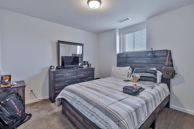 915 Winchell Way W, Madera, CA 93636