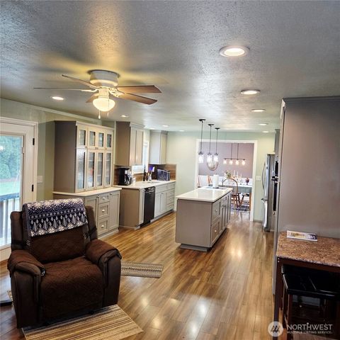 6919 90th Street E, Puyallup, WA 98371