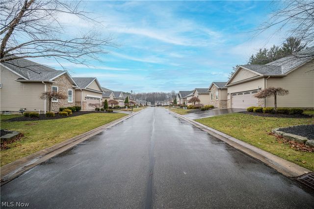 30 Barnstone Lane 18, Canfield, OH 44406