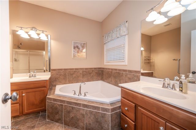 30 Barnstone Lane 18, Canfield, OH 44406