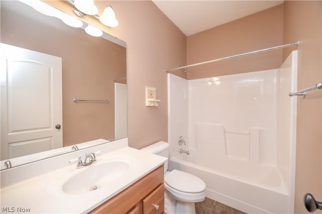 30 Barnstone Lane 18, Canfield, OH 44406