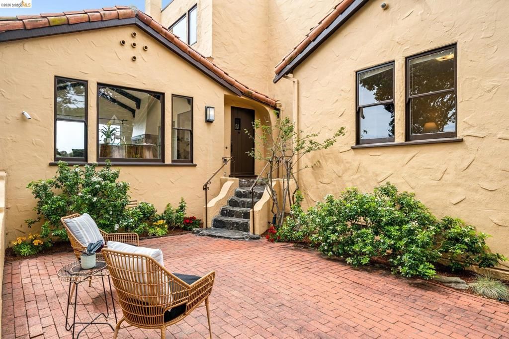 Image 11 of property listing at 784 Cragmont Avenue, Berkeley, CA 94708