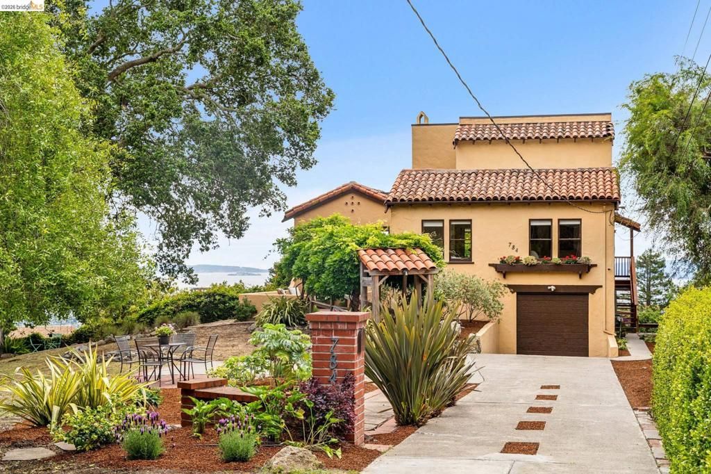 Image 3 of property listing at 784 Cragmont Avenue, Berkeley, CA 94708