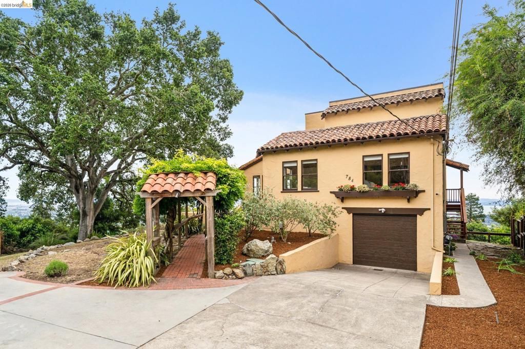 Image 6 of property listing at 784 Cragmont Avenue, Berkeley, CA 94708