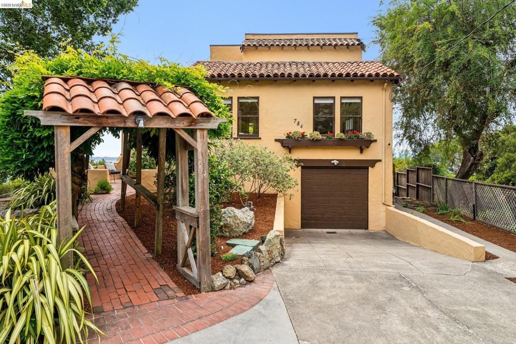 Image 8 of property listing at 784 Cragmont Avenue, Berkeley, CA 94708