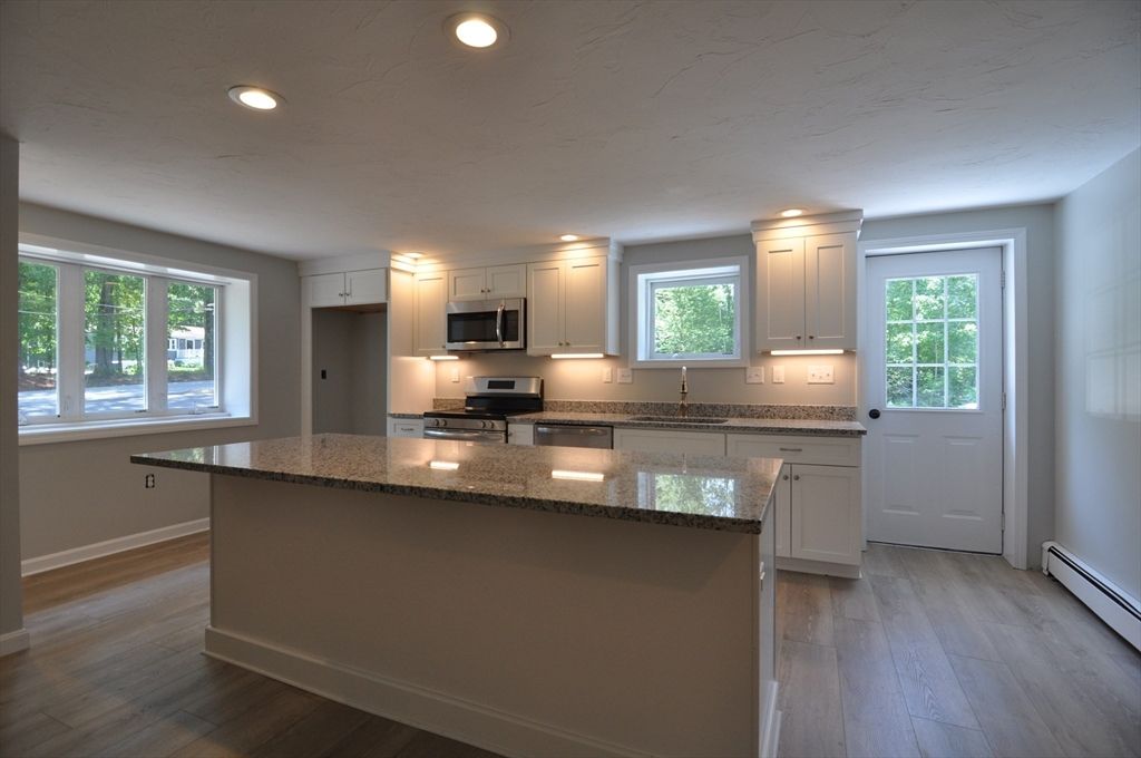 107 Warren Rd, Townsend, MA 01469