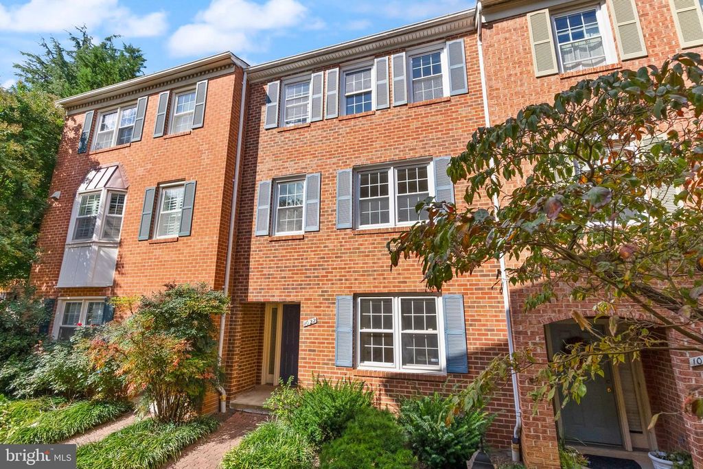 1022 N CLEVELAND ST, Arlington, VA 22201