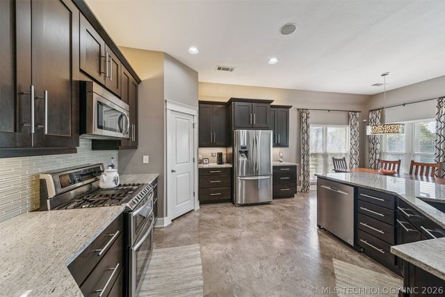13820 E 93rd Circle North, Owasso, OK 74055