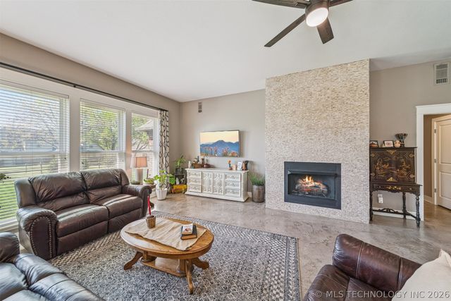 13820 E 93rd Circle North, Owasso, OK 74055