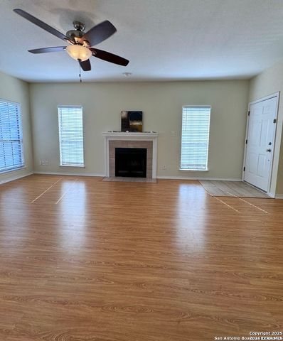 11839 Parliament St Apt 1822, San Antonio, TX 78216