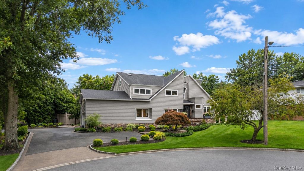 9 Sorgi Court, Plainview, NY 11803 — photo 2
