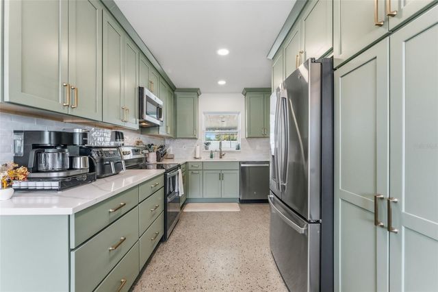 4810 ARROWWOOD DRIVE, Tampa, FL 33615