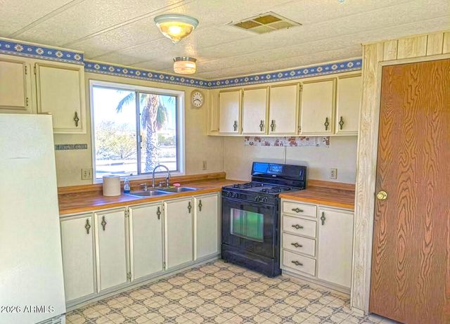67292 PALM Drive, Salome, AZ 85348