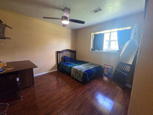3000 2nd Avenue N, Texas City, TX 77590