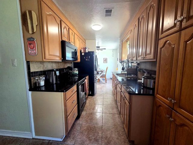 3000 2nd Avenue N, Texas City, TX 77590