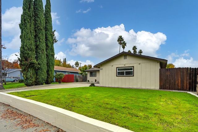 7559 Amherst St, Sacramento, CA 95822