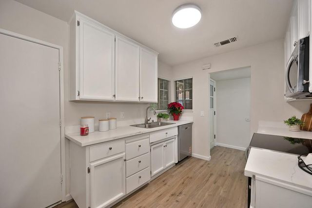 7559 Amherst St, Sacramento, CA 95822