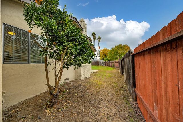 7559 Amherst St, Sacramento, CA 95822