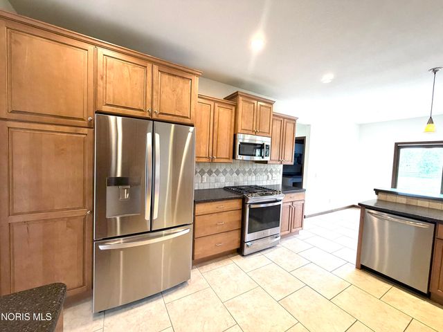 7939 N Woodbridge Road, Monclova, OH 43542