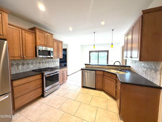 7939 N Woodbridge Road, Monclova, OH 43542