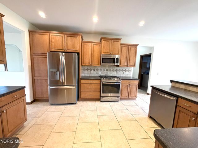 7939 N Woodbridge Road, Monclova, OH 43542
