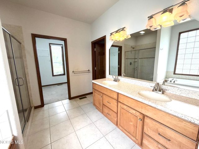 7939 N Woodbridge Road, Monclova, OH 43542