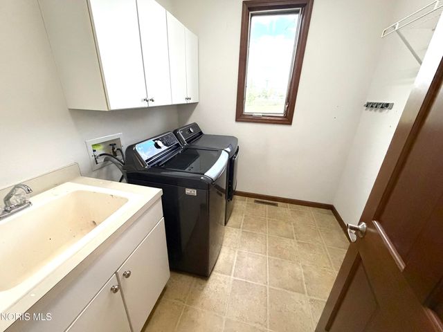 7939 N Woodbridge Road, Monclova, OH 43542