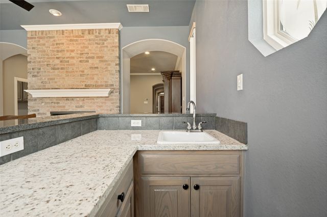 1533 Estates Way, Carrollton, TX 75006