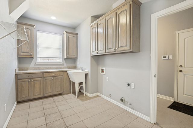 1533 Estates Way, Carrollton, TX 75006