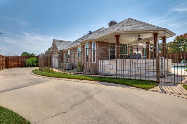 1533 Estates Way, Carrollton, TX 75006