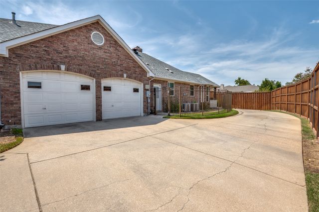 1533 Estates Way, Carrollton, TX 75006