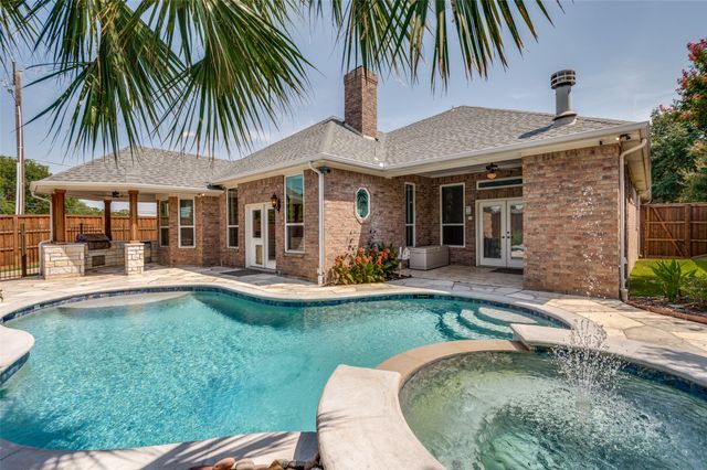1533 Estates Way, Carrollton, TX 75006