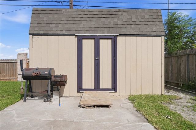 6826 Sahara Dr, Corpus Christi, TX 78412