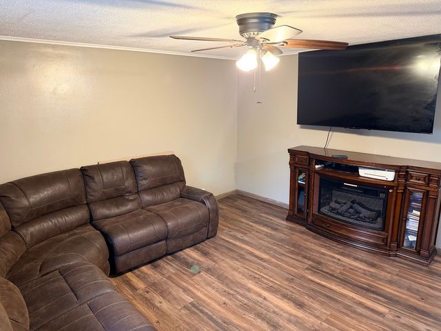 25 Meadowlark Lane, Carpentersville, IL 60110