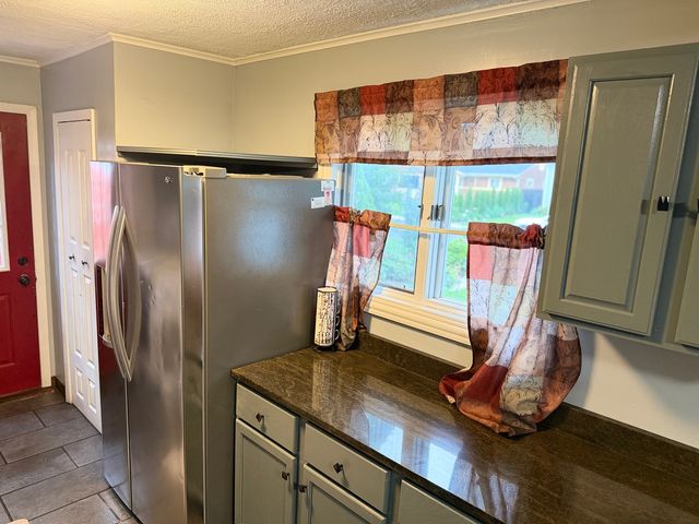 25 Meadowlark Lane, Carpentersville, IL 60110