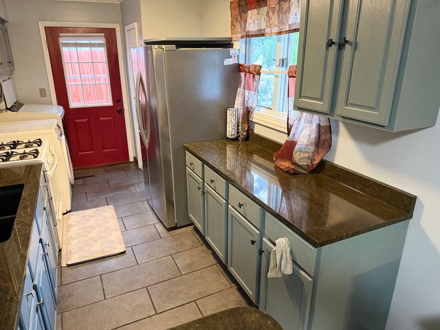 25 Meadowlark Lane, Carpentersville, IL 60110