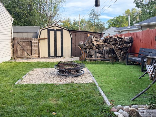 25 Meadowlark Lane, Carpentersville, IL 60110