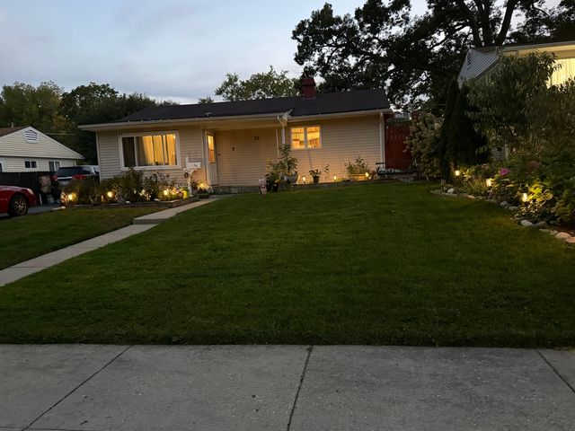 25 Meadowlark Lane, Carpentersville, IL 60110